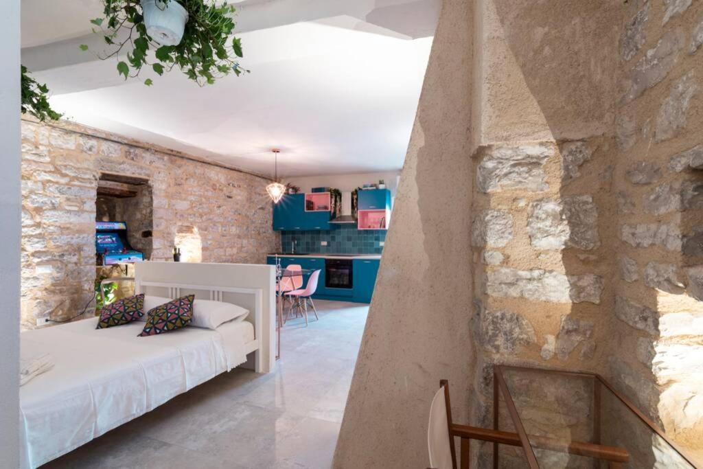Cornelia Cavern Cosy Studio Apartment In Spello Exterior photo