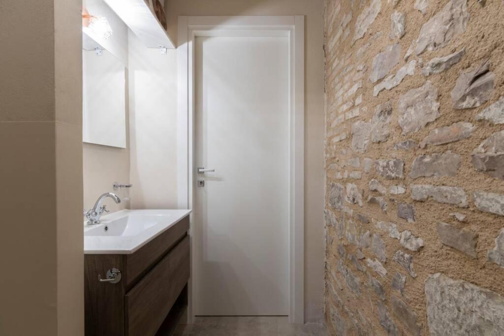 Cornelia Cavern Cosy Studio Apartment In Spello Exterior photo